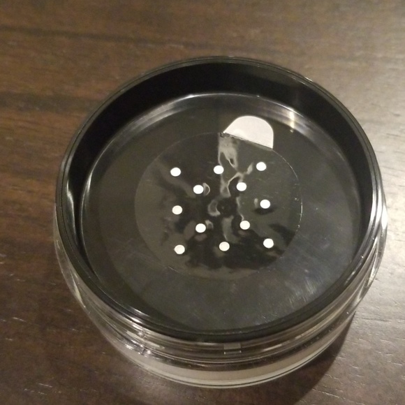 NARS Translucent Crystal Light Reflecting Powder - Picture 3 of 3